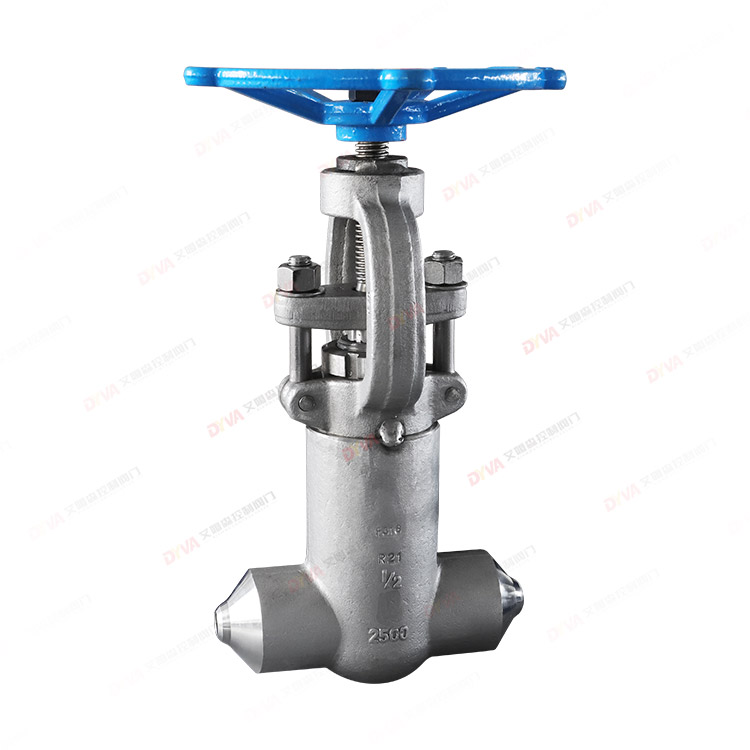 Forged steel self-sealing butt welding globe valve